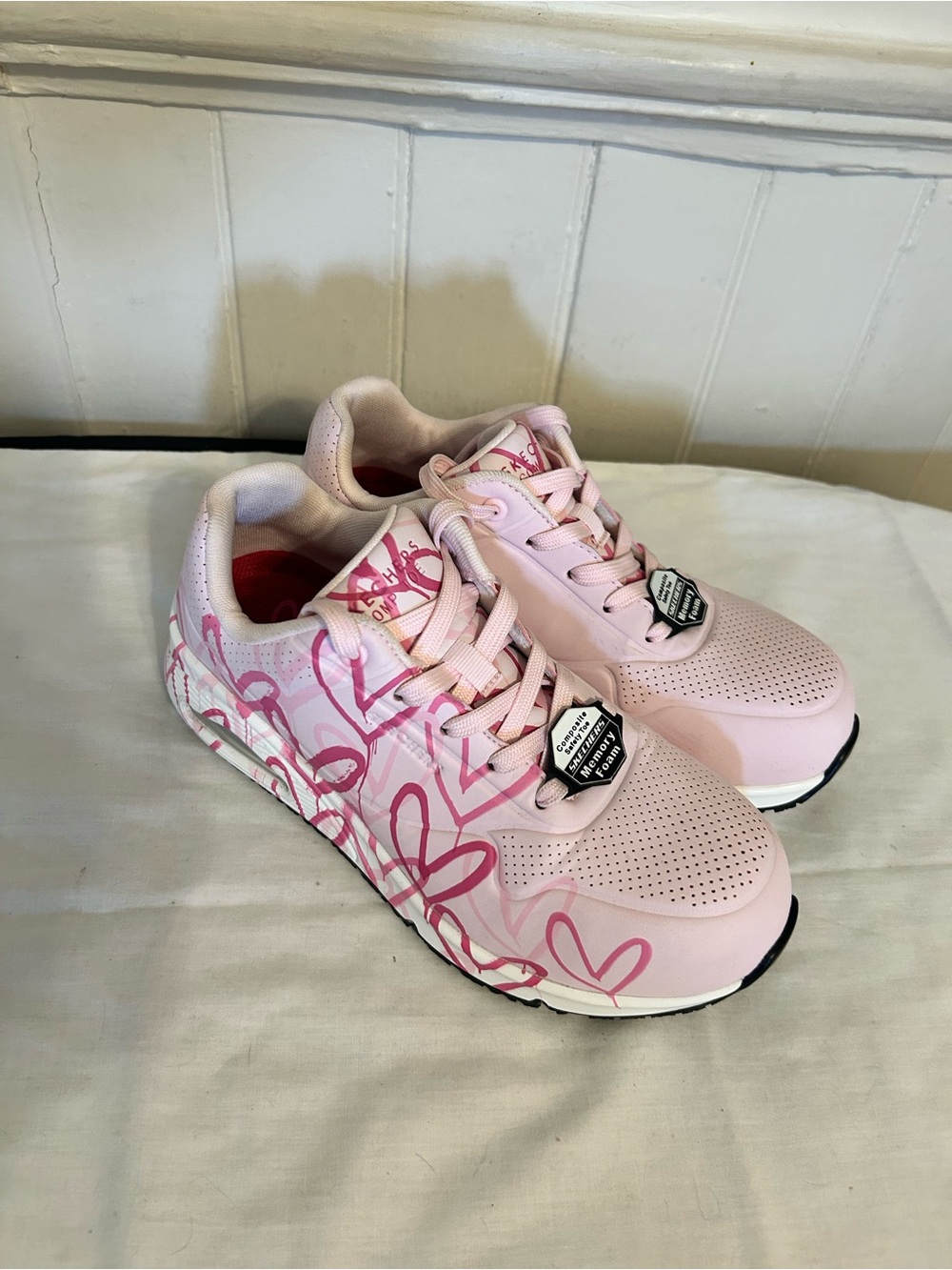 Skechers x JGoldcrown Uno Spread The Love Pink Heart Work Shoes/Size 7